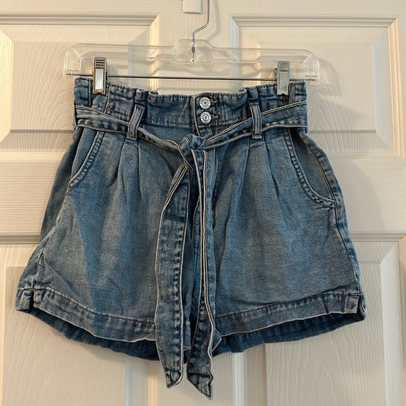 American Eagle (0) Jean shorts with a denim tie. - Picture 1 of 6